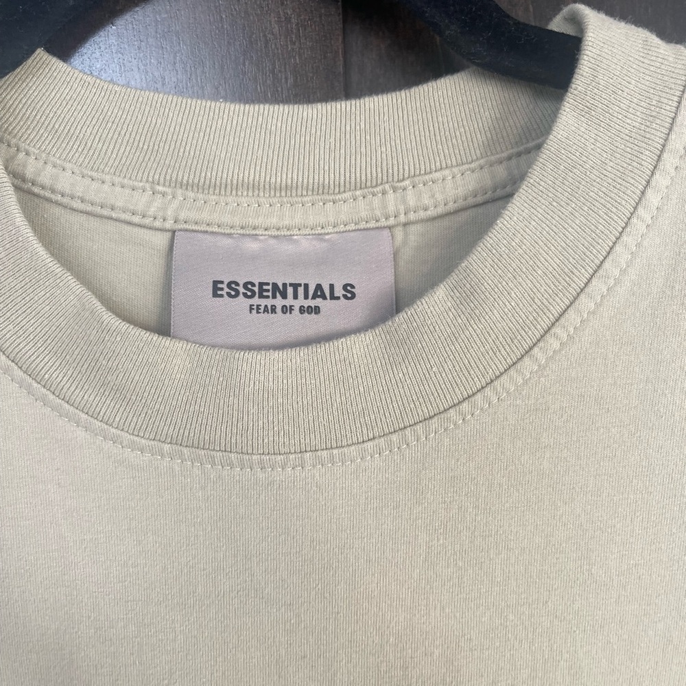 Essentials T-shirt - Picture 2 of 2